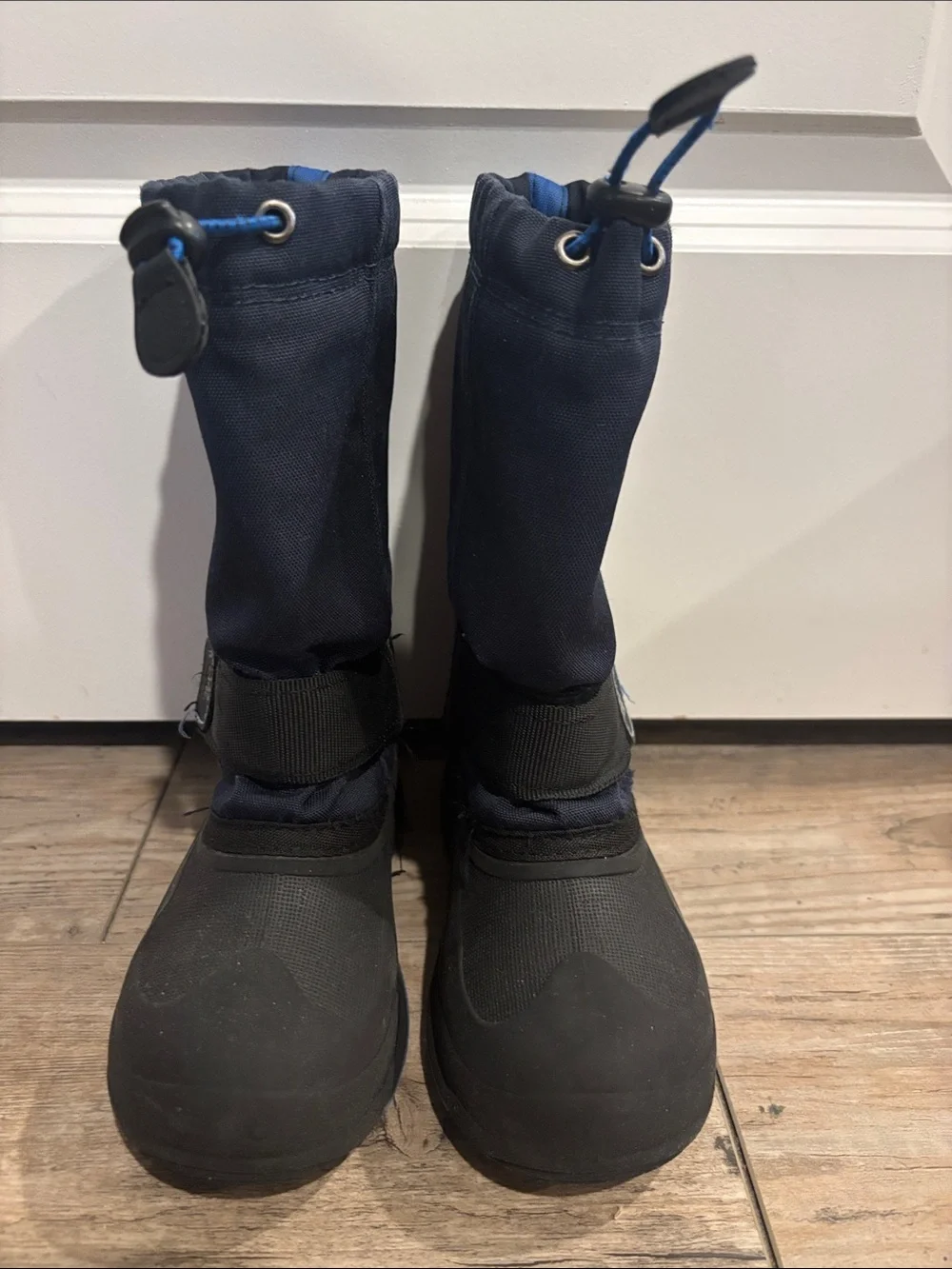 Kamik Kids Snow Boots in Navy and Black with Blue Accents Size 1